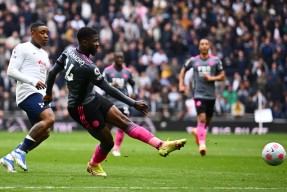 开云体育-里程碑夜！托特纳姆遗憾出局，英超集结日刷纪录，引发热议，心理建设被强调 